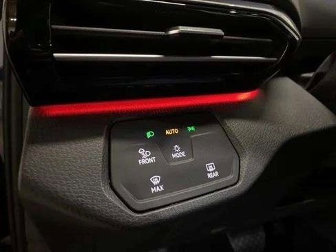 Used 2023 Volkswagen ID.4 S image 98