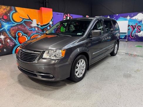 Used 2015 Chrysler Town & Country Touring w/ Driver Convenience Group FWD image 1