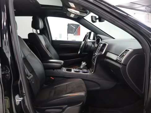 Used 2018 Jeep Grand Cherokee Altitude AWD/4WD image 21