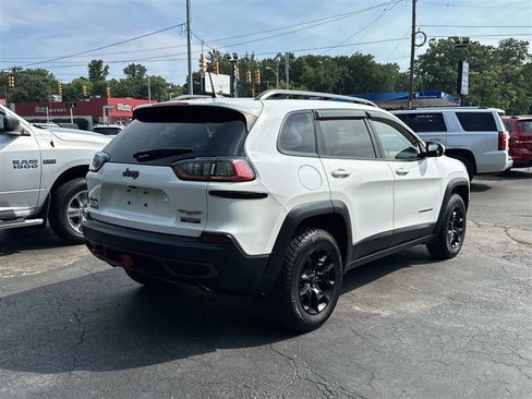 Used 2019 Jeep Cherokee Trailhawk AWD/4WD image 3
