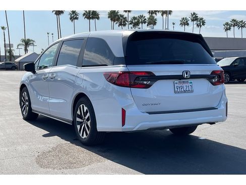 Certified 2026 Honda Odyssey EX-L image 3