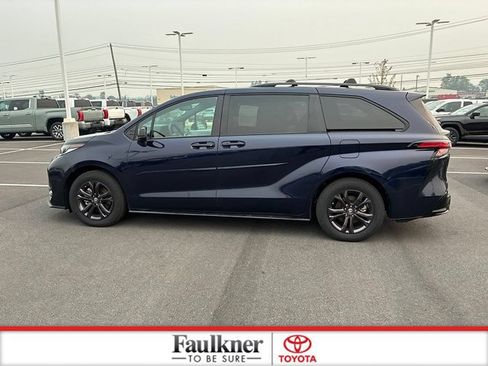 Used 2025 Toyota Sienna XSE w/ XSE Plus Package AWD/4WD image 15