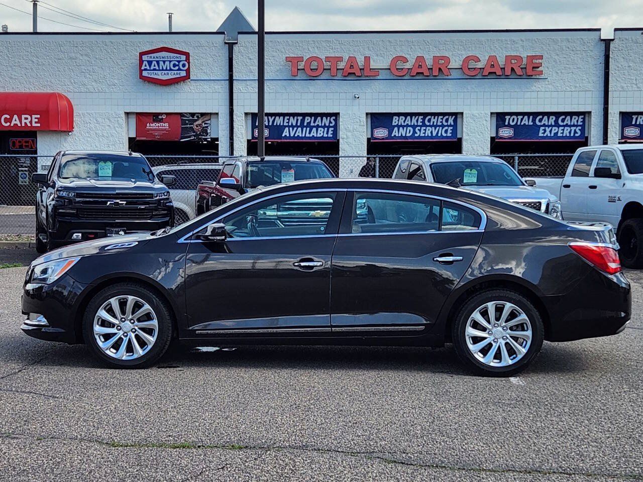 Used 2014 Buick LaCrosse Leather FWD image 2