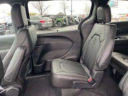 New 2026 Chrysler Pacifica Select image 12