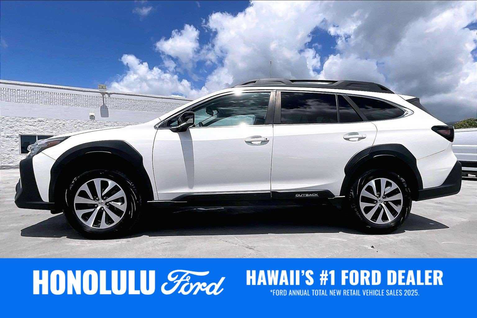 Used 2023 Subaru Outback Premium AWD/4WD image 3