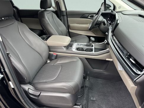 New 2026 Kia Carnival FWD image 6