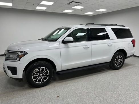 Used 2024 Ford Expedition Max XLT image 6
