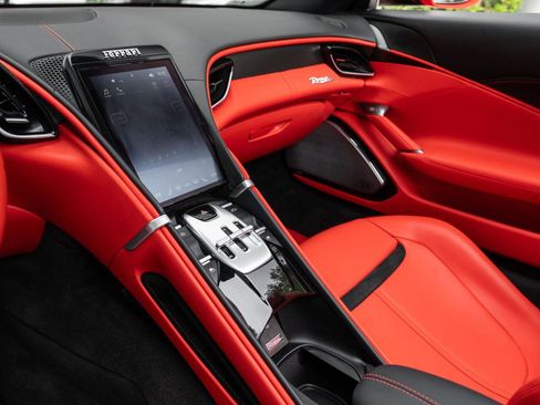 Used 2024 Ferrari Roma Spider image 37