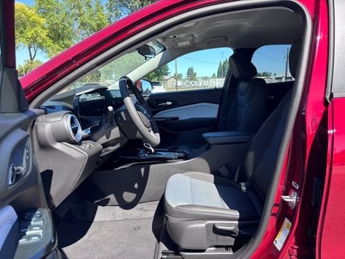 New 2025 Chevrolet Trax LT image 24