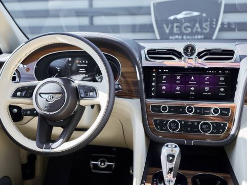 Used 2023 Bentley Bentayga Extended Wheelbase image 53