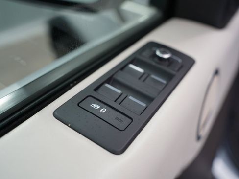 Used 2018 Land Rover Discovery HSE Luxury AWD/4WD image 30