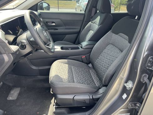 Certified 2026 Nissan Kicks SV w/ SV Premium Package FWD image 5
