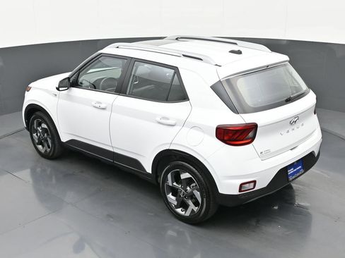 Certified 2025 Hyundai Venue SEL image 38