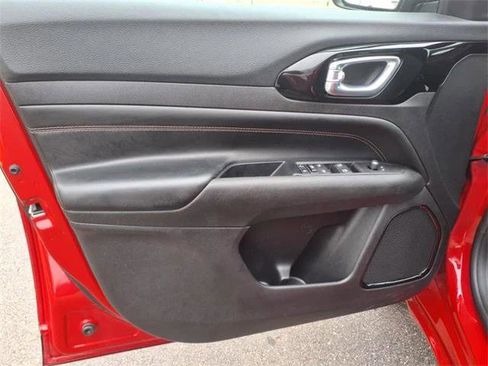 Certified 2022 Jeep Compass Limited image 8