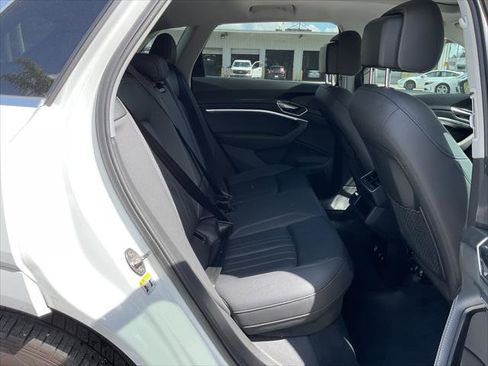 Used 2019 Audi e-tron Premium Plus image 28