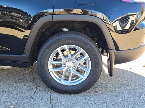 New 2025 Jeep Grand Cherokee Laredo X w/ Luxury Tech Group I image 16