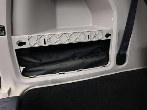 Used 2016 Dodge Grand Caravan SXT FWD image 29