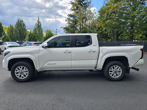 Used 2025 Toyota Tacoma SR5 AWD/4WD image 2