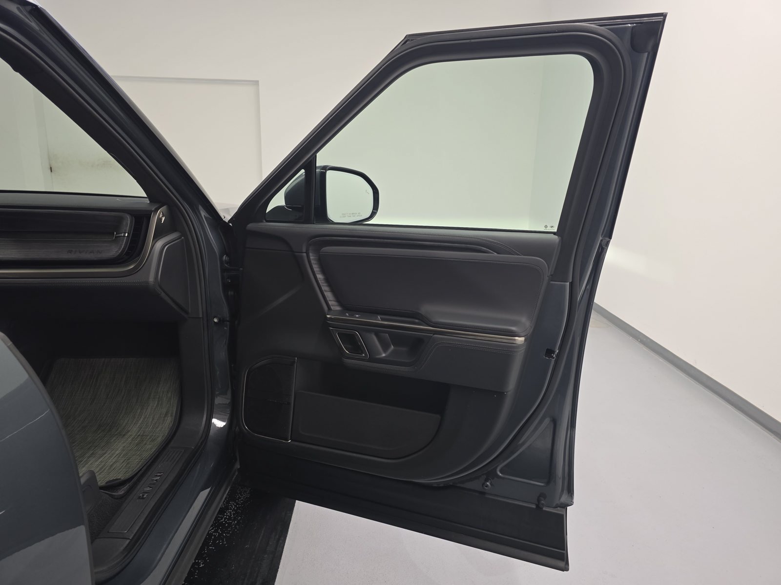 Used 2022 Rivian R1S Launch Edition Quad AWD/4WD image 18