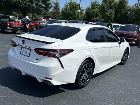 Used 2023 Toyota Camry SE FWD image 4