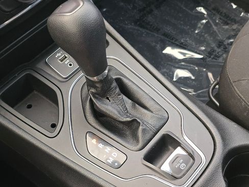 Used 2020 Jeep Cherokee Latitude FWD image 22