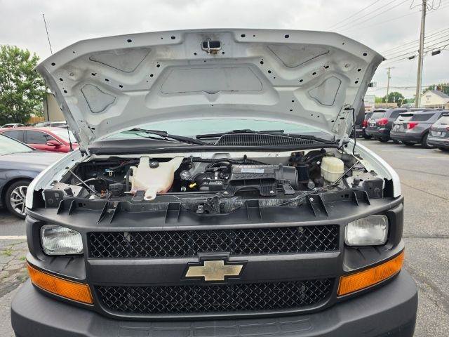 Used 2017 Chevrolet Express 2500 RWD image 30