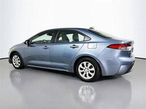 Used 2022 Toyota Corolla LE image 5