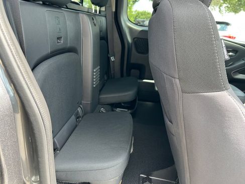 Used 2024 Nissan Frontier SV w/ SV Convenience Package RWD image 16