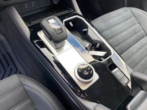 New 2025 Mitsubishi Outlander SE image 16