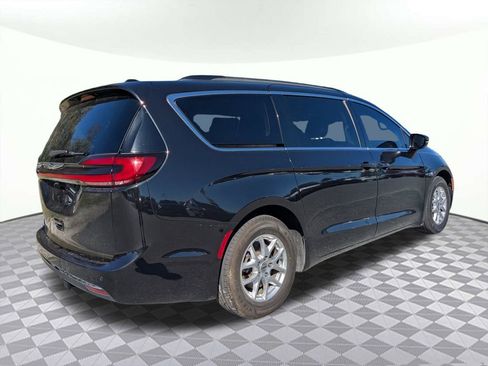 Used 2022 Chrysler Pacifica Touring-L image 3