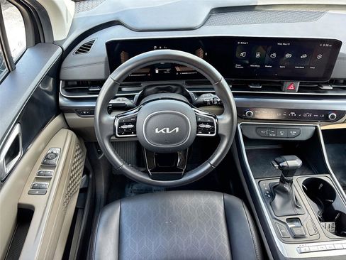 Used 2025 Kia Carnival FWD image 22