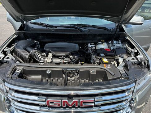 Used 2023 GMC Acadia SLT w/ Preferred Package FWD image 13