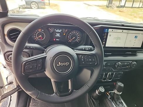 Used 2025 Jeep Wrangler Unlimited Sport AWD/4WD image 4