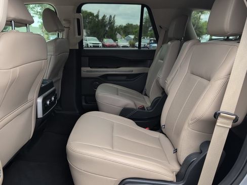 Certified 2024 Ford Expedition XLT RWD image 11