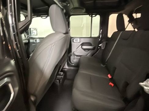 Used 2018 Jeep Wrangler Unlimited Sport S AWD/4WD image 26