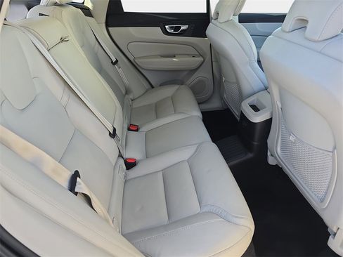 Used 2023 Volvo XC60 T8 Ultimate image 13