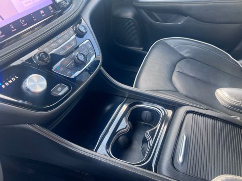 Used 2022 Chrysler Pacifica Limited w/ S Appearance Package FWD image 28