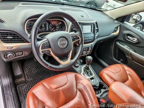 Used 2014 Jeep Cherokee Latitude w/ Comfort/Convenience Group AWD/4WD image 8