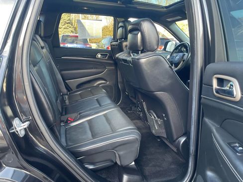 Used 2014 Jeep Grand Cherokee Overland w/ Advanced Technology Group AWD/4WD image 21