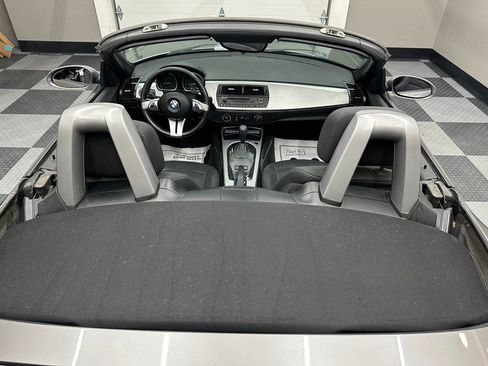Used 2005 BMW Z4 2.5i image 19