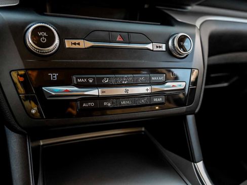 Used 2020 Ford Explorer XLT w/ Equipment Group 202A image 25