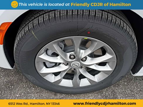 New 2026 Chrysler Pacifica Select image 9