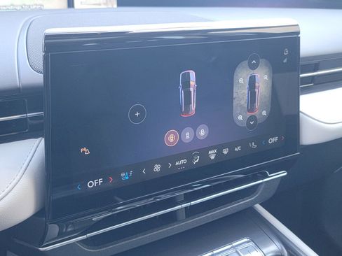 New 2025 Lincoln Nautilus Reserve image 19