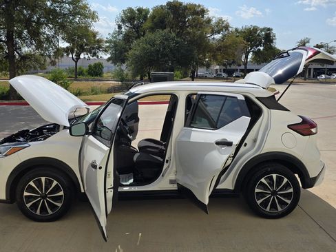 Used 2021 Nissan Kicks S FWD image 14