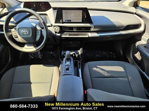 Used 2024 Toyota Prius LE image 12
