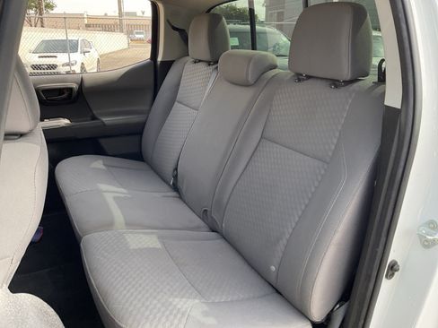 Used 2022 Toyota Tacoma SR5 AWD/4WD image 19