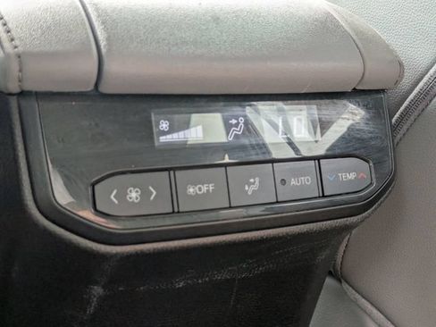 Used 2024 Toyota Highlander XLE FWD image 25
