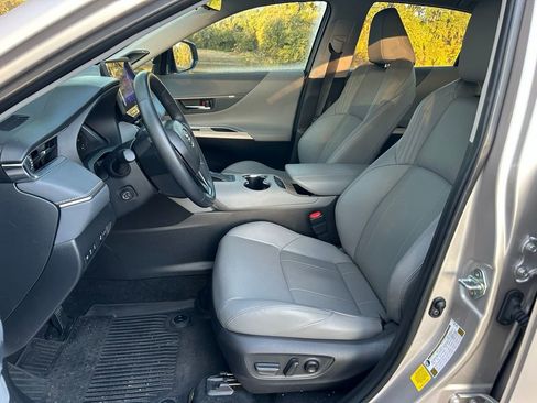 Certified 2024 Toyota Venza Limited image 11