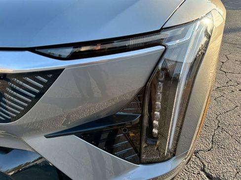 Used 2025 Cadillac Optiq Luxury 1 AWD/4WD image 10