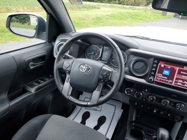 Used 2020 Toyota Tacoma TRD Sport w/ Technology Package AWD/4WD image 17